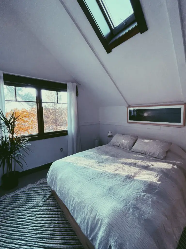 High ceilings in small bedroom