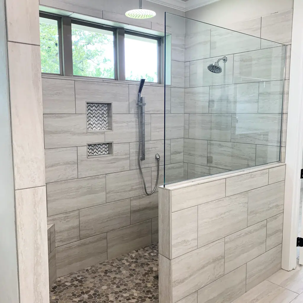 Grey shower with recessed shower niche