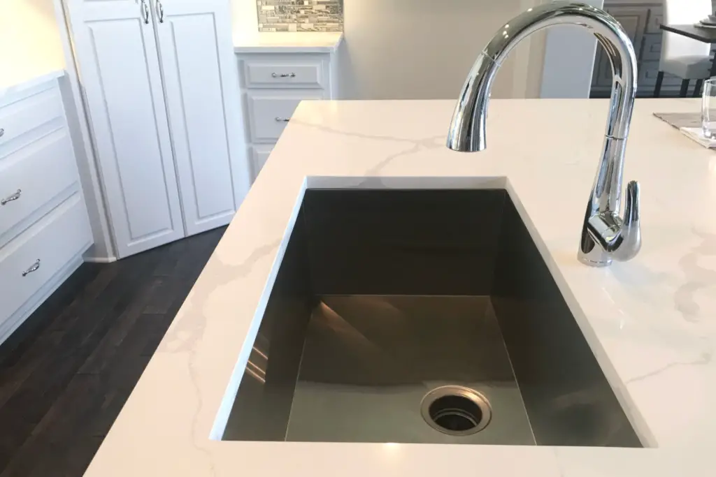 polished chrome modern look faucet