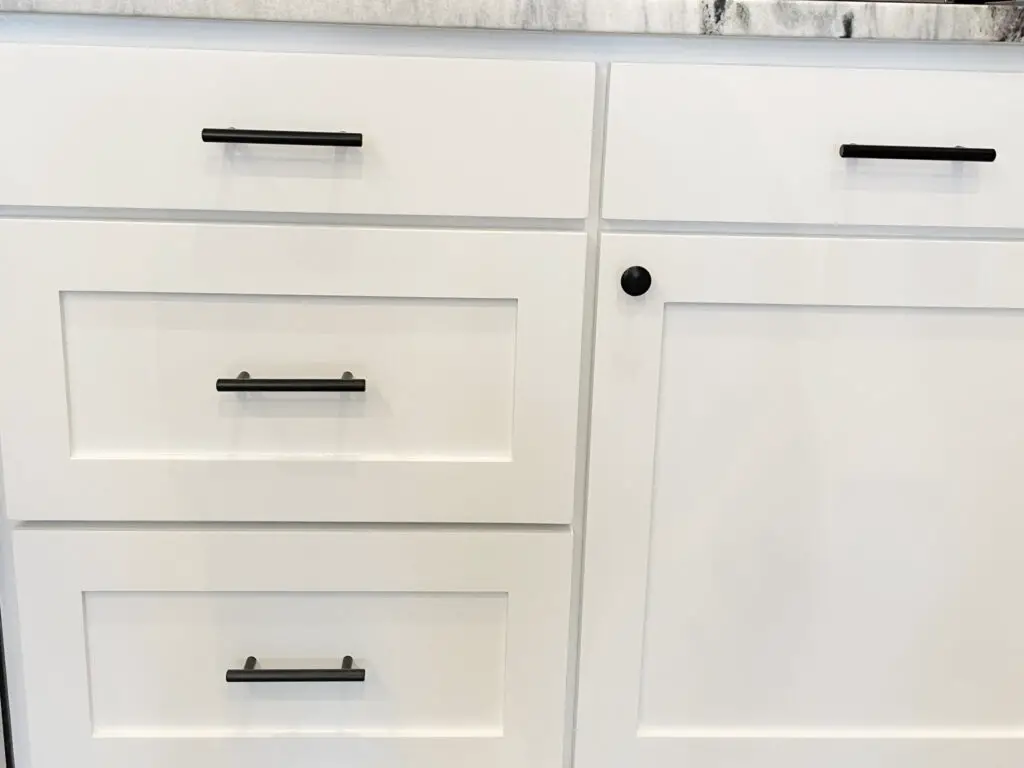 White cabinets with black matte pulls and knobs