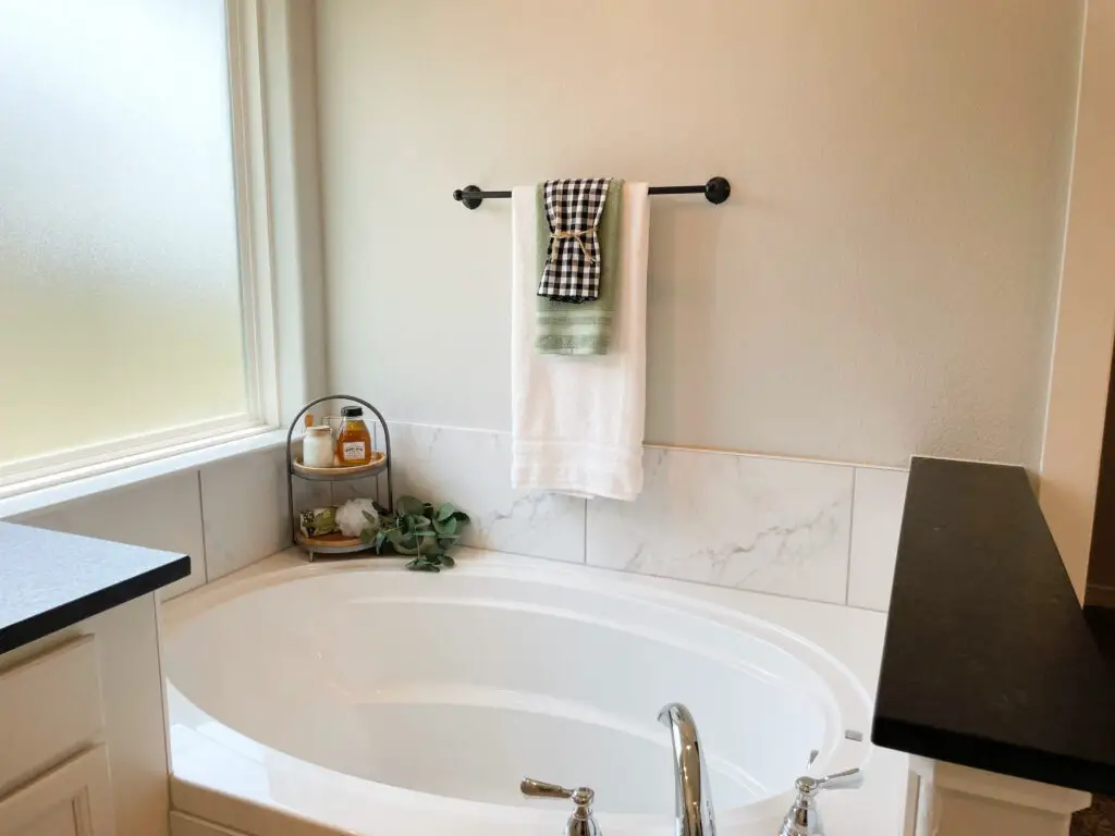 white marbled rectangular tile around bathtub